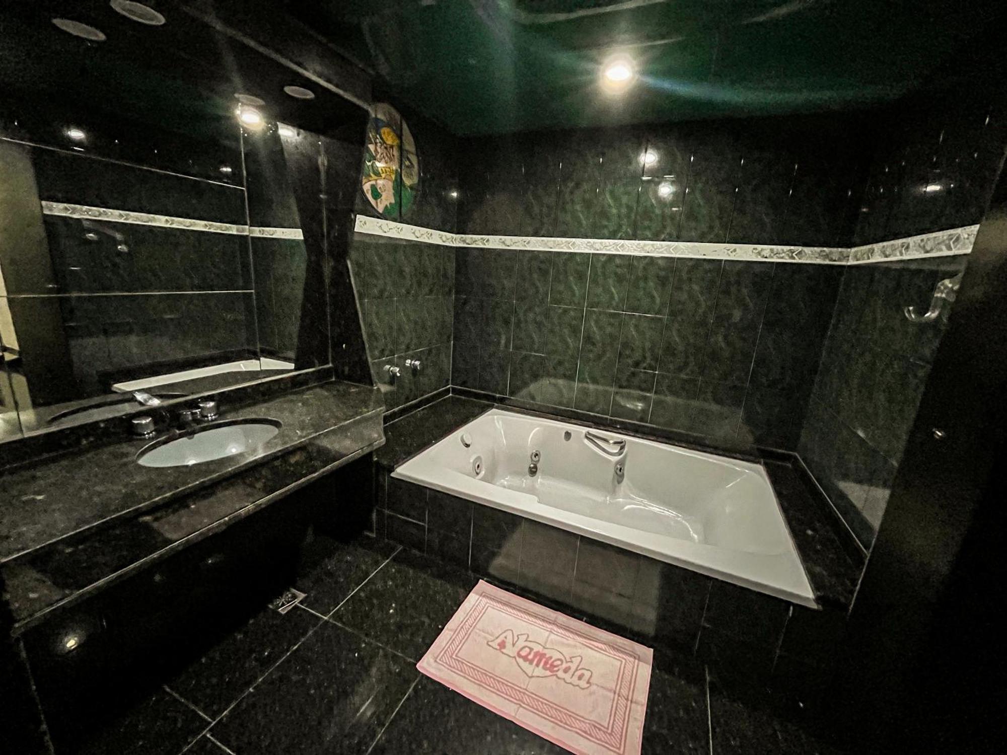 Alameda - Adults Only Hotel del amor